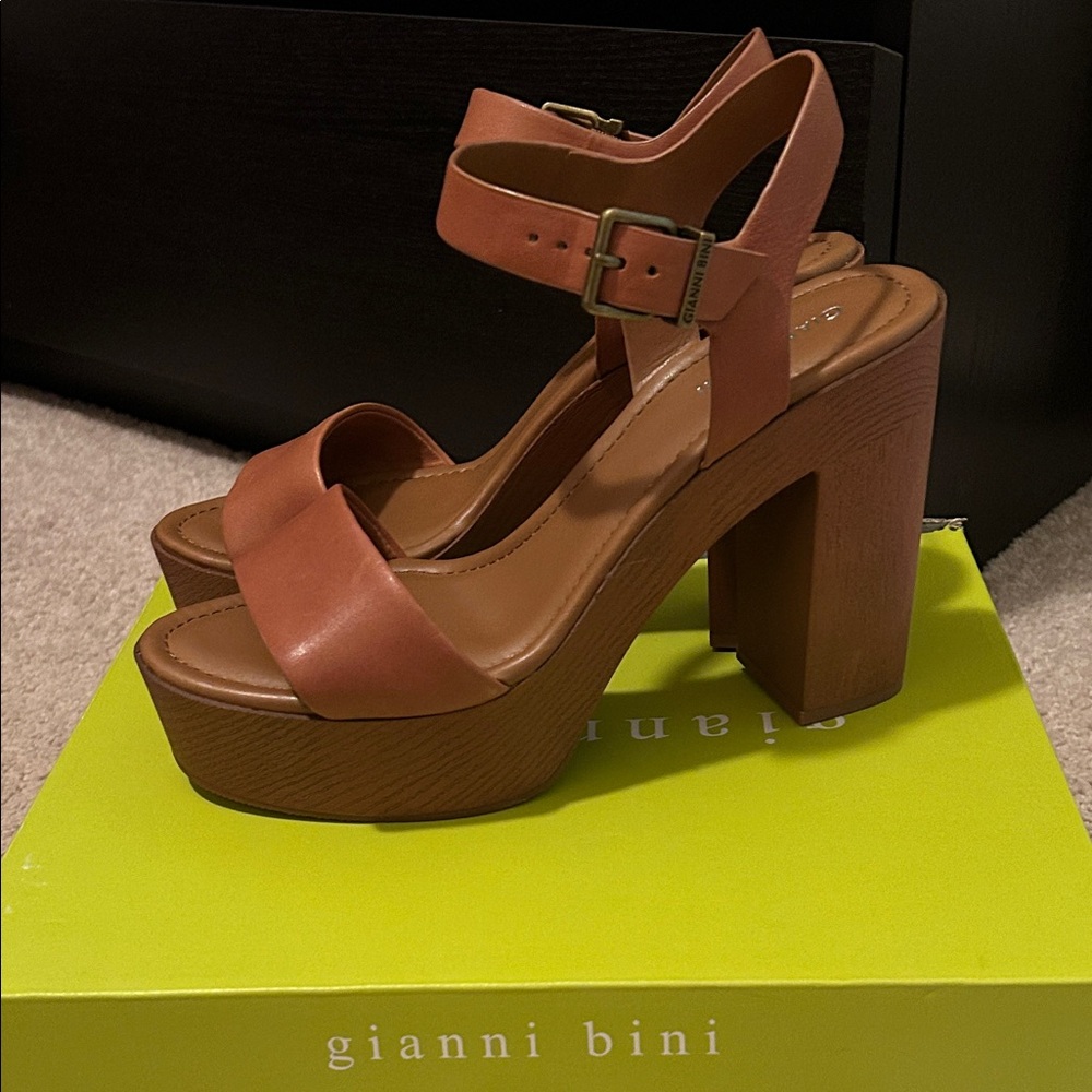 Gianni Bini Brown Platform Sandals - Picture 4 of 6